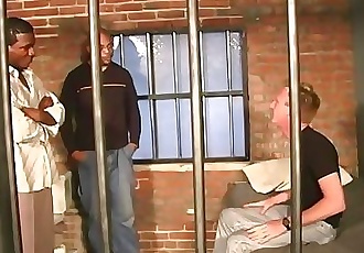 White guy gets fucked in the prison by blacks