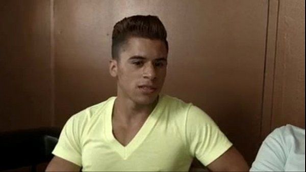 có đồng tính phim "heo" ống Video Dễ thương Latino twink ngồi trên một treo 2014 10 29