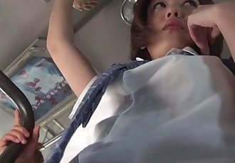 Schoolmeisje Yuna Aziatische Blowjob en openbaar neuken 8 min