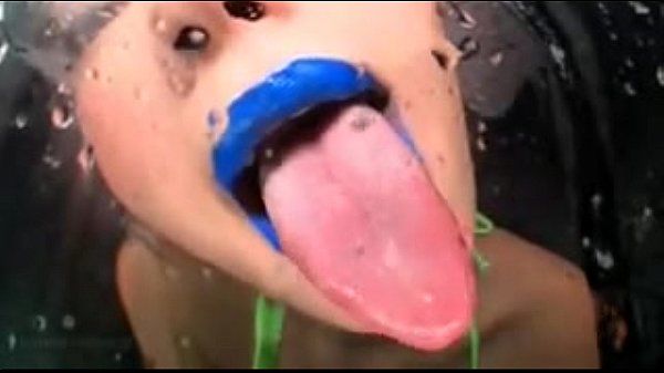 giapponese Blu rossetto (spitting fetish)