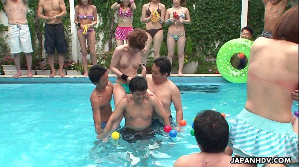 瘦 屁股 亚洲 荡妇 都 具有 乐趣 通过 的 游泳池 hd