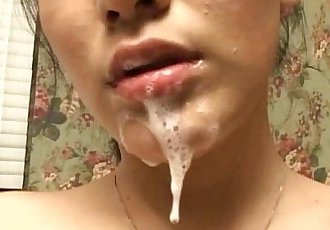 groot tit Aziatische spits Cum uit mouth, in haar pussy!!! 9 min