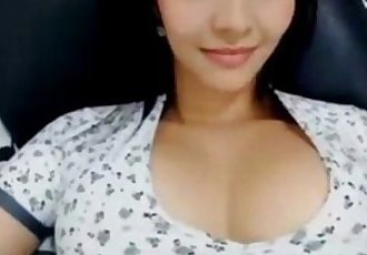 Bonito Ásia teen joga com - se no webcam 6 min