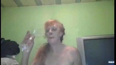 rubia abuela argenta prostituta chupando pija y tragando La chele de una copa 1 min 23 sec