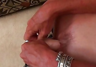 Americana milf Kyle animais ela a depilação buceta com um Vibrador 12 min 720p