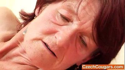 Ugly oma Matylda spreads and toys shaggy piss hole - 6 min