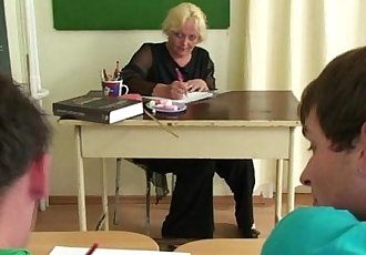 Old teacher sucks and rides at same time - 6 min