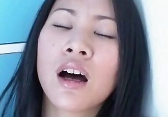 सुंदर एशियाई बहन सही शरीर 12 मिन