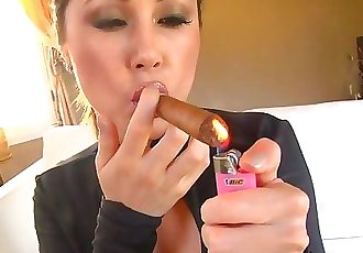 Kianna Dior hút thuốc Thổi kèn