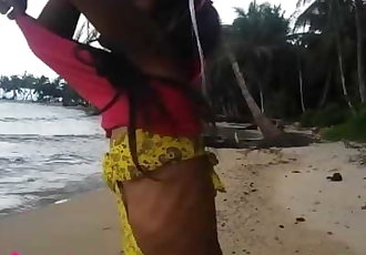 hd التايلاندية في سن المراهقة الشاطئ اليوم في الهواء الطلق إعطاء عميق الحلق throatpie