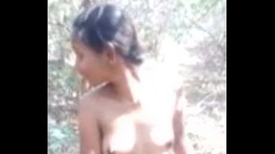 لطيف الشباب في سن المراهقة فتاة مارس الجنس في الهواء الطلق :بواسطة: عاشق في الغابات أولا على xvideos 1 مين 38 ثانية