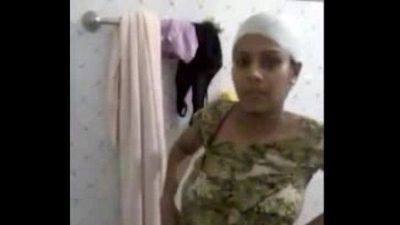 jovem Mallu indiana mulher chuveiro capturado :por: maridão desipapa.com 1 min 38 sec
