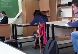 Morena estudante fode galo no classe