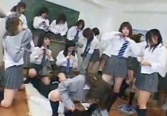 Japon Liseli Kızlar groupsex 1 5 min