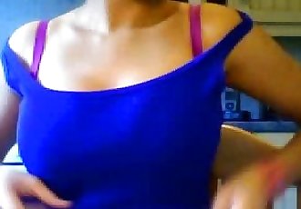 गर्म भारतीय लड़की से पता चलता है उसके स्तन पर वेब कैमरा 3 मिन