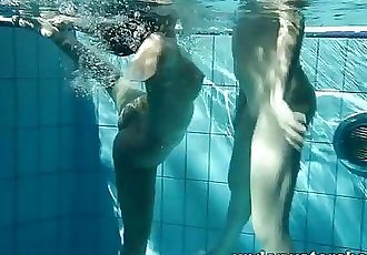 Zuzanna and Lucie playing underwater - 8 min