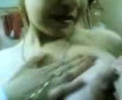 अरब हिजाब लड़की स्तन gropping के साथ मुस्कान
