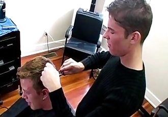 Horny Gay Blows His Cute Hairdresser At The Salon