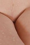 busty यूरोपीय एकल लड़की महिला स्खलन गोल्डन पेशाब से मुंडा चूत - हिस्सा 2