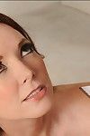 جميلة سمراء جيسيكا راين يحصل لها حلق كس بقسوة مارس الجنس