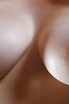 Siyah ve beyaz busty kızlar gösterilen kapalı onların büyük doğal göğüsleri - PART 2