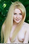 Blond Glamour Babe Fay liefde bevrijden tiny tiener tieten Van Bikini buiten - Onderdeel 2
