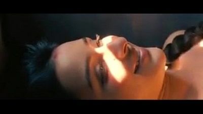 perneeti chopra Plein Scène :Film: suddhadesi Romance 2 min