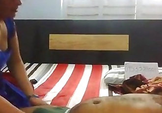भारतीय busty भाभी सेक्स के साथ पड़ोसी पर बेडरूम wowmoyback 10 मिन