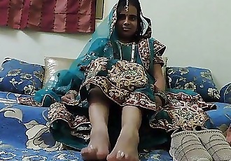 indian amateur bhabhi foot fetish - 1 min 42 sec HD