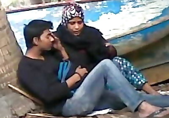 बांग्लादेशी चाची के साथ युवा प्रेमी