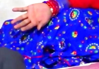 Mallu yenge içinde seksi kolsuz bluz MAVİ saree seks ile genç çocuk