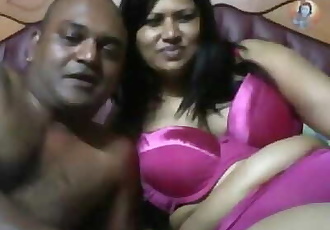 Reifen Desi geil Paar auf webcam.mp4