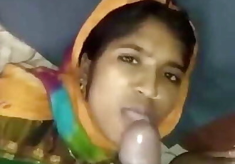 Indian desi bhabhi giving blowjob and then getting fucked.