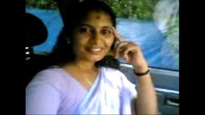 Kerala ciocia Shanti cycki pokaż w omni Van 2 min