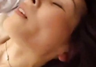 японский Мамаша пиздец Жесткий пока она крики с оргазмы 8 мин